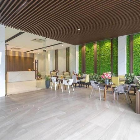 Capital O 1200 Salem Riverside Hotel ダナン市 エクステリア 写真